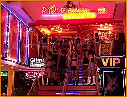 Un des très nombreux go go bar go go bar