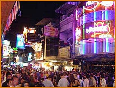 La fête, la nuit à Pattaya walking street
